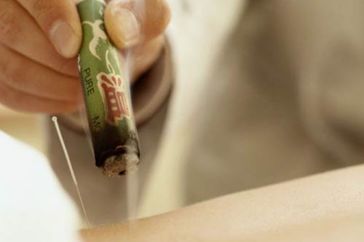 Moksibusi, adalah teknik dalam pengobatan melibatkan pembakaran ramuan tanaman mugwort  untuk memanaskan titik-titik akupunktur tertentu pada tubuh. 