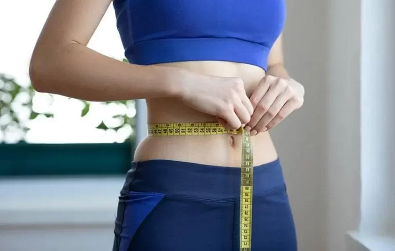 Penurunan berat badan yang sehat membutuhkan perubahan gaya hidup yang berkelanjutan, bukan diet cepat yang tidak realistis. Kenali mitos yang beredar.